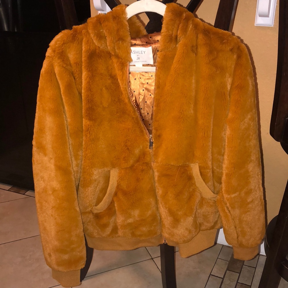 NWOT Hooded Fur Coat size L